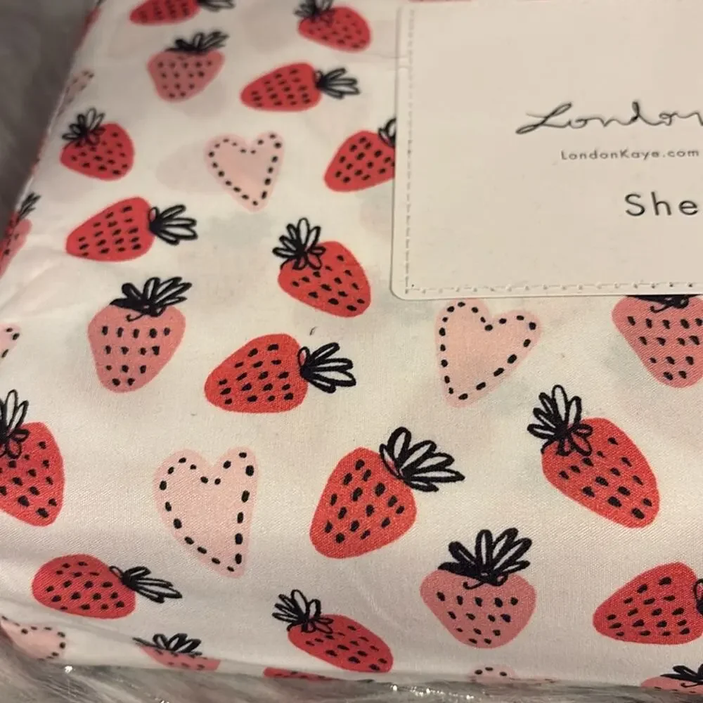 BNWT London Kaye Valentine's Day Strawberry Sheet Set - Size Full